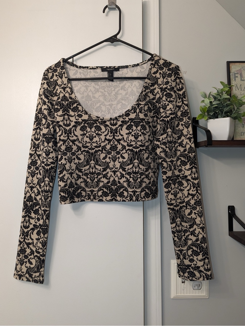 Abstract Floral Long Sleeve Crop Top